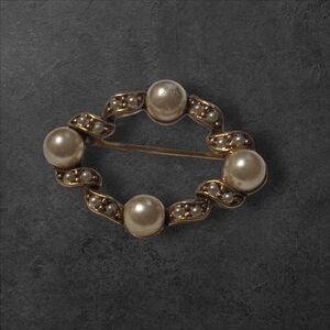 Vintage Gold and Pearl Brooch